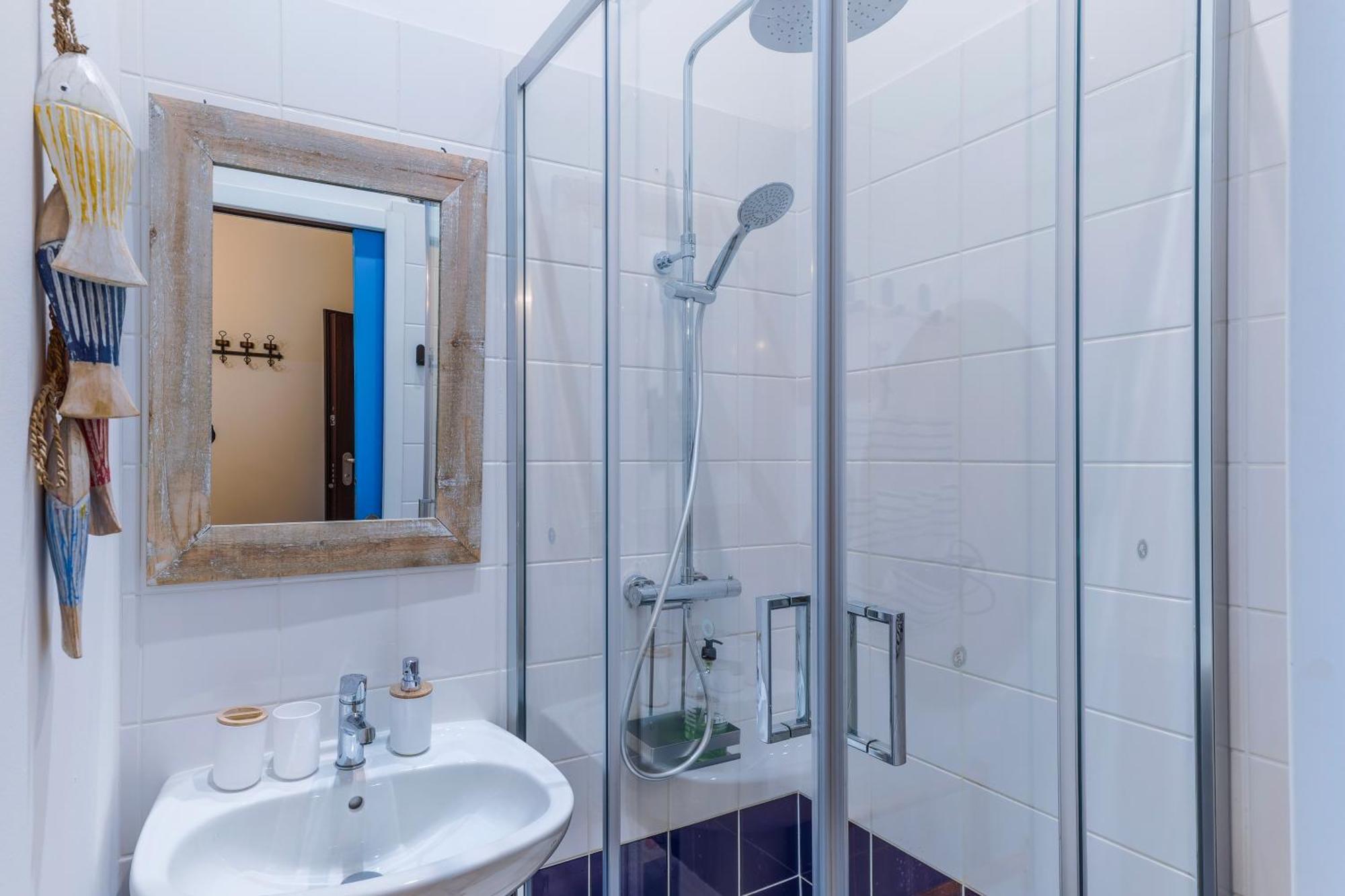 Studio Travel 24M2, 120M Vieux-Port ,Clim , Wifi ,Acces Autonome Avec Code Μασσαλία Εξωτερικό φωτογραφία